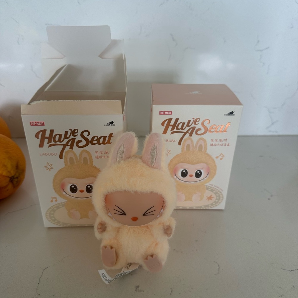 Pop Mart Have A Seat blind box Sisi Unopened